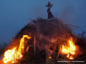 Anzünden des Feuers